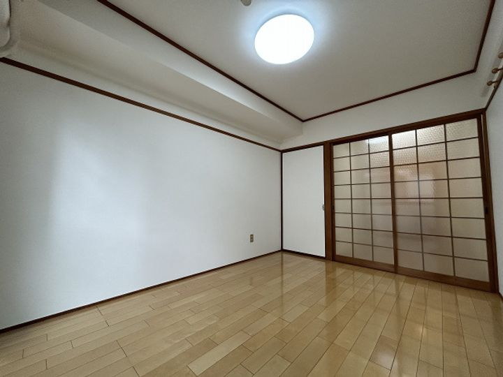 広島県広島市中区東白島町の賃貸マンションの居間