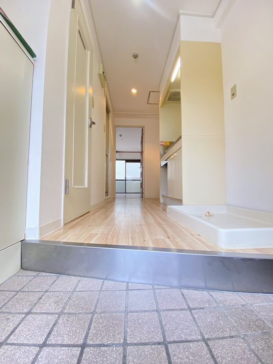 広島県広島市東区曙5丁目の賃貸マンションの玄関