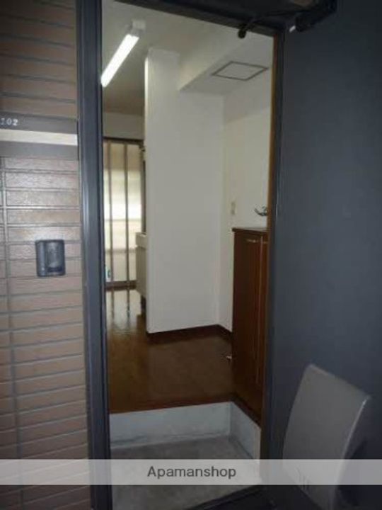 ジェネス寺本の玄関