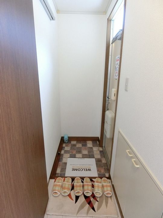 レヂデンス岡田Cの玄関