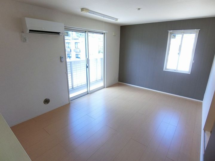 フローラル清水 A棟の居間