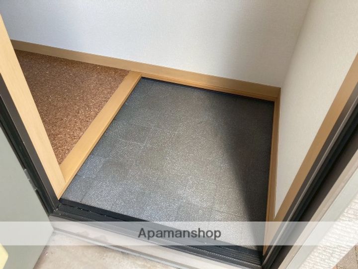 apartment IN EAST105の玄関