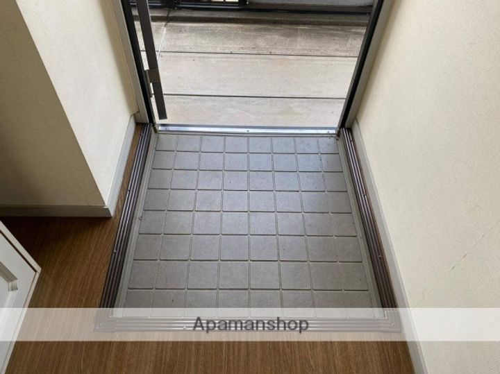 エーライン泉B201の玄関