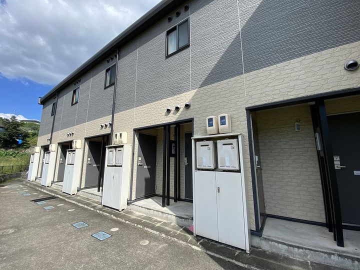 レオパレスシャルマンⅡの玄関