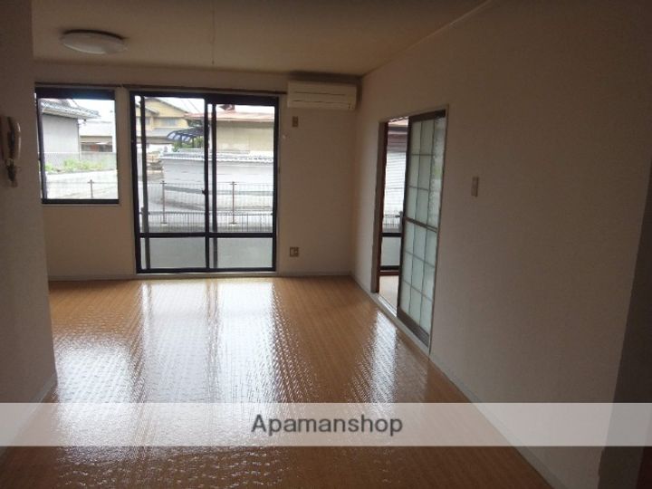 セジュール富士A棟102の居間