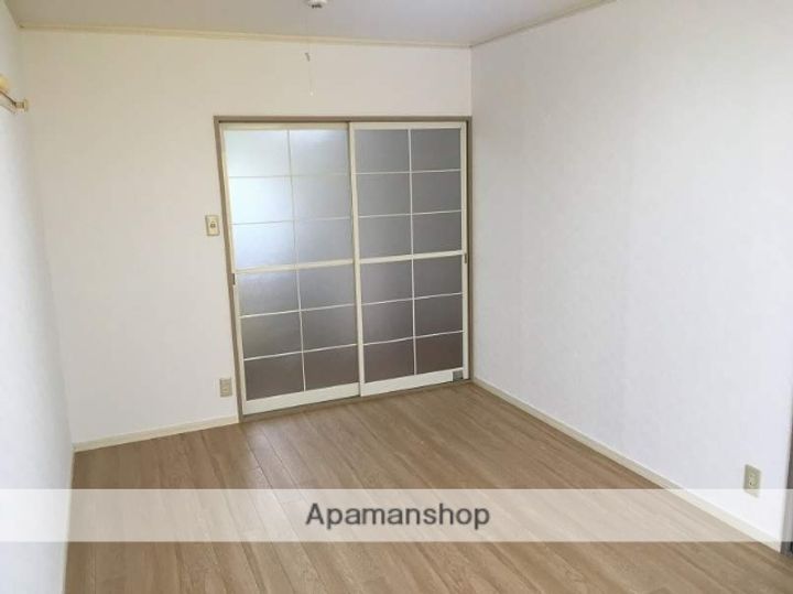 ローズガーデンCC103の居間