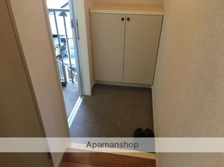 ローズガーデンCC103の玄関