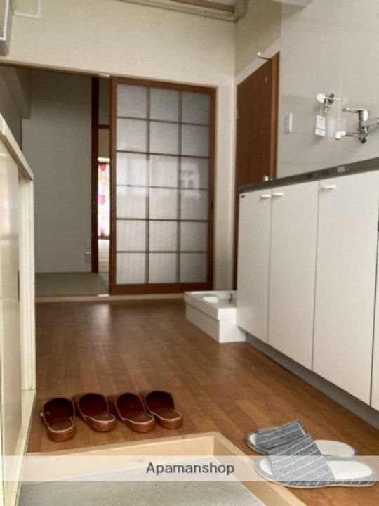 セントラルビル203の玄関