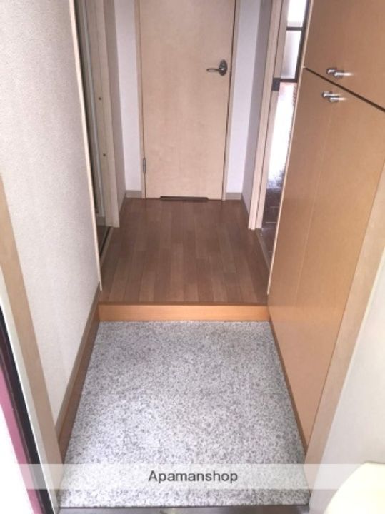 AXiS西桜町の玄関