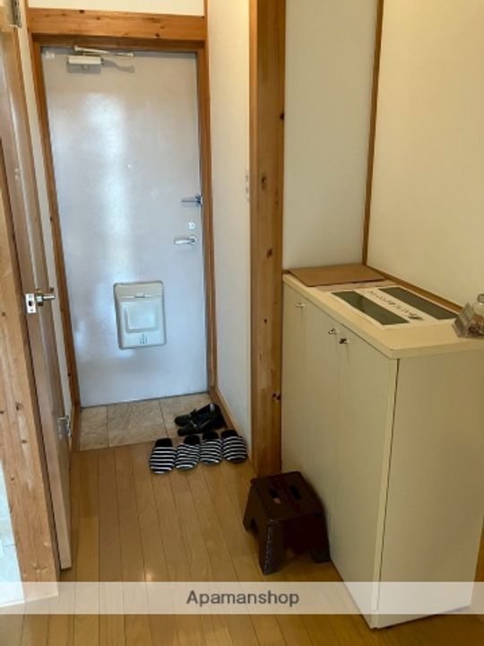 チェルシーハウス203の玄関