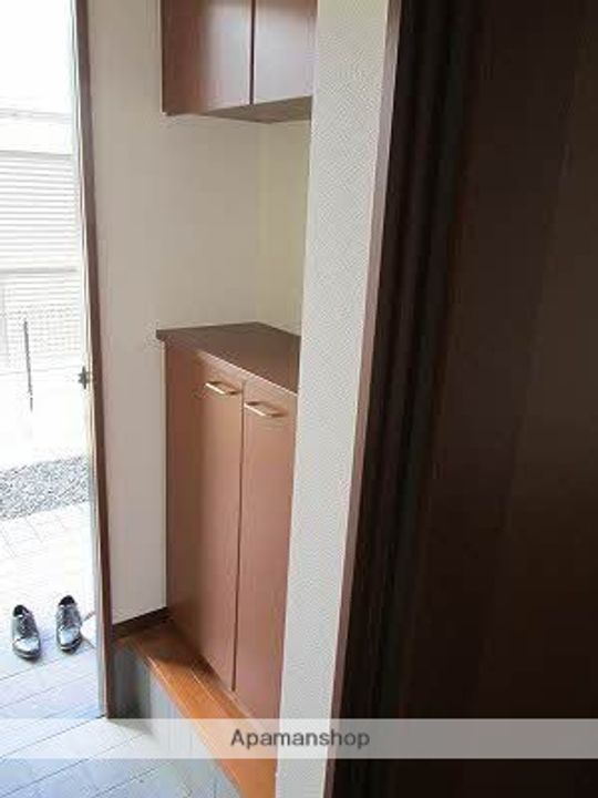 ディアス エイフウ A棟の玄関