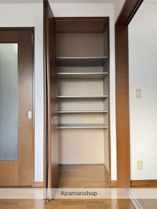 レジデンス中之町 1番館201の内装