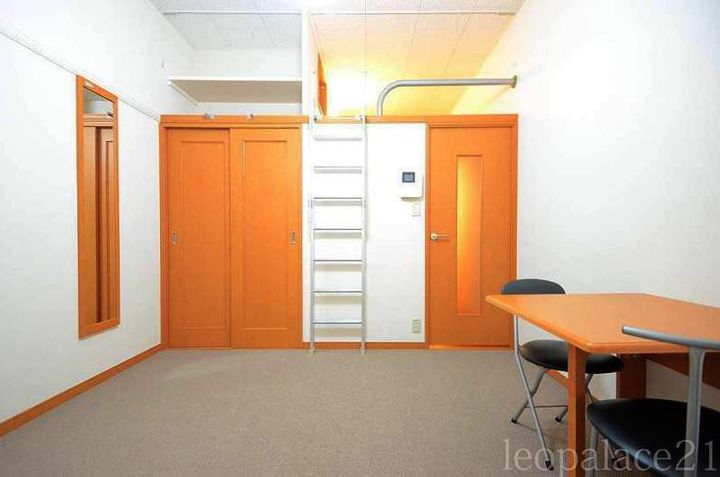 レオパレス山の手203の居間