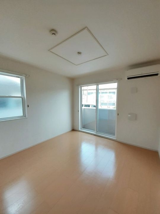 ビ・アレイドさんわの居間