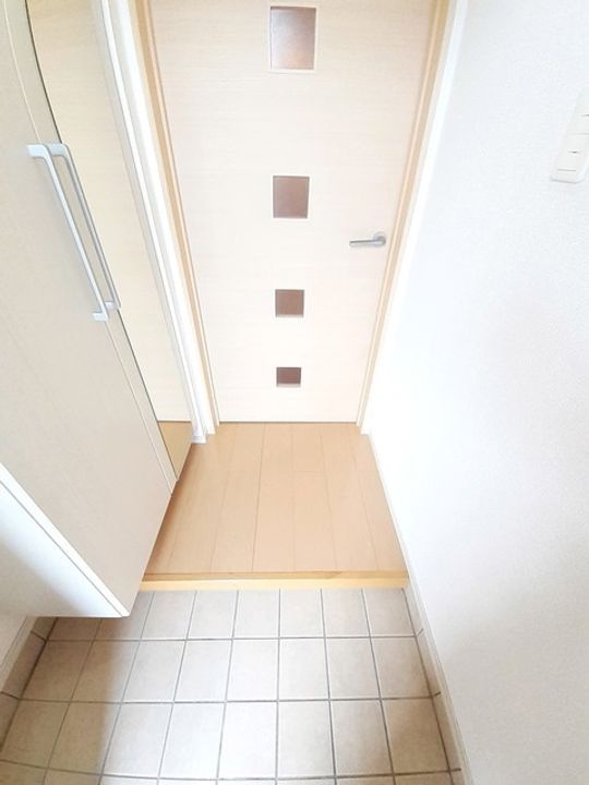 ビ・アレイドさんわの玄関