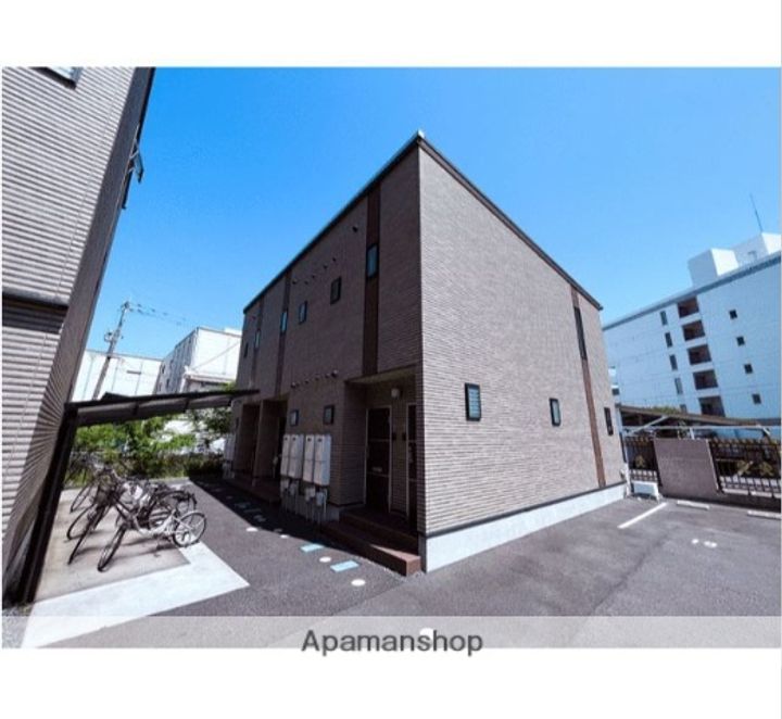 アシンプトート A棟の外観