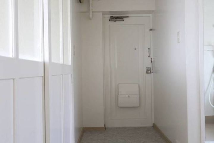 ビレッジハウス旭ヶ丘1号棟0205の玄関