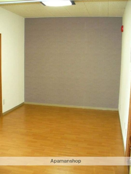 大本ビルの居間