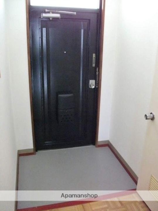 大本ビルの玄関