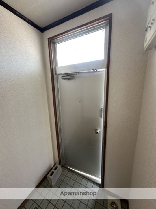 フラットアゼリア302の玄関