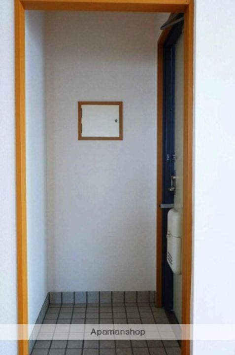 スカイライト宮浦302の玄関