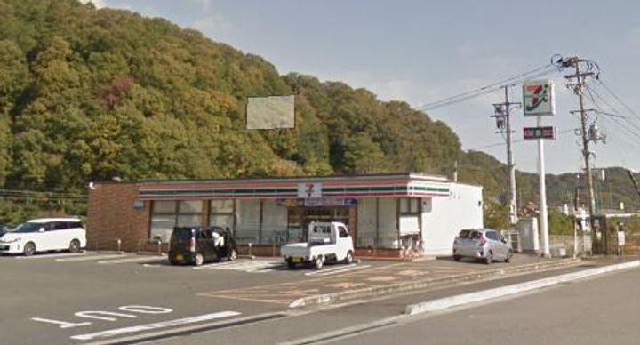 ラフィネAの周辺