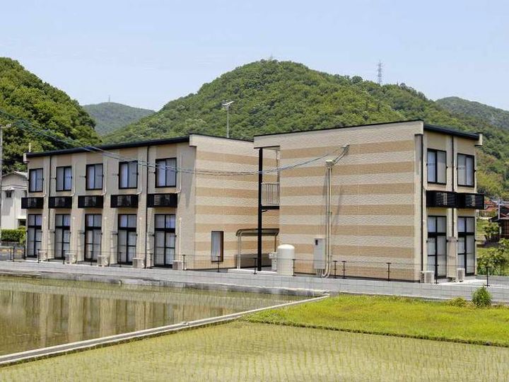 レオパレスシェソワ中通102の外観
