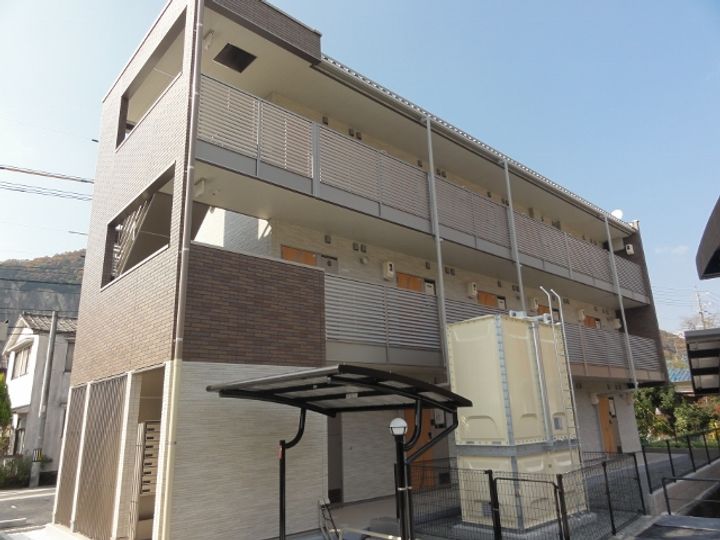 クレイノシャルマン中通302の外観