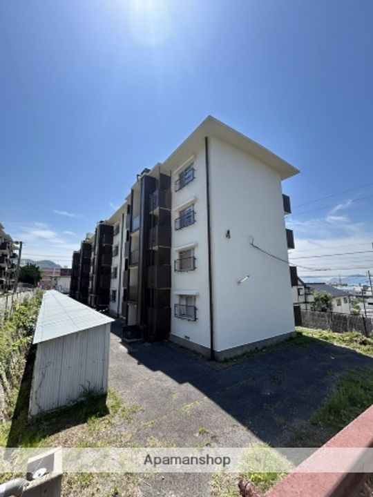 ヴィラナリー三原4号棟の外観