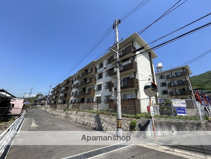 ヴィラナリー三原4号棟の外観
