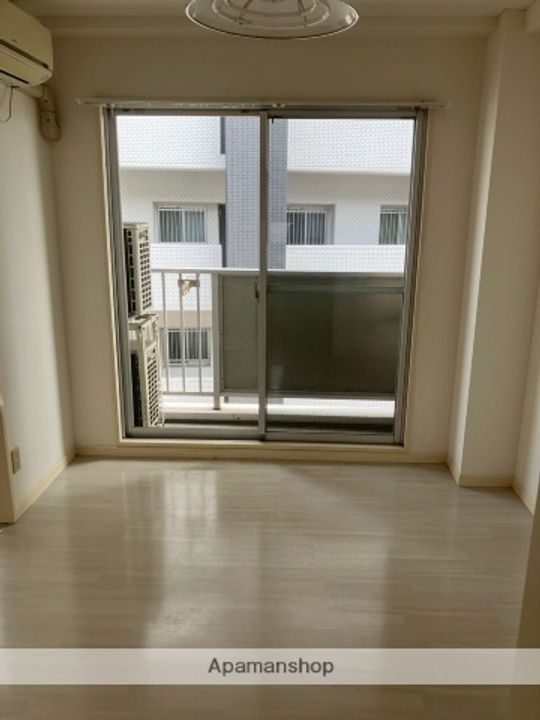 オリーブコート三吉2303の居間