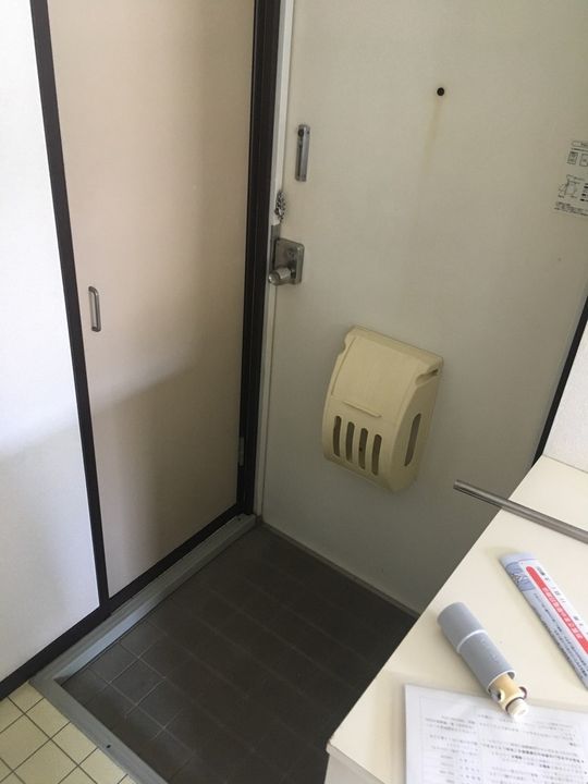 サンシャイン中川 B棟202の玄関