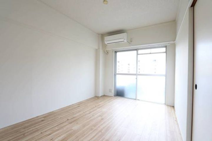 ビレッジハウス大門第二9号棟0407の居間