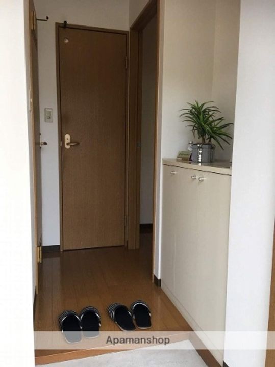 ローズマリー103の玄関