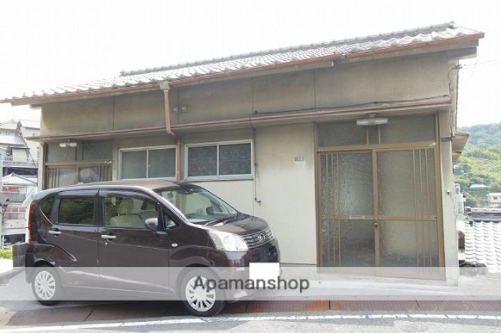 広島県呉市平原町の賃貸アパート左の外観