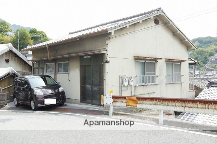 広島県呉市平原町の賃貸アパート左の外観