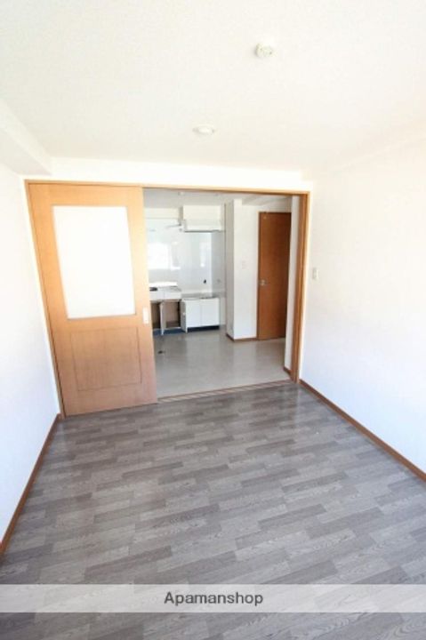 二間ビル201の居間