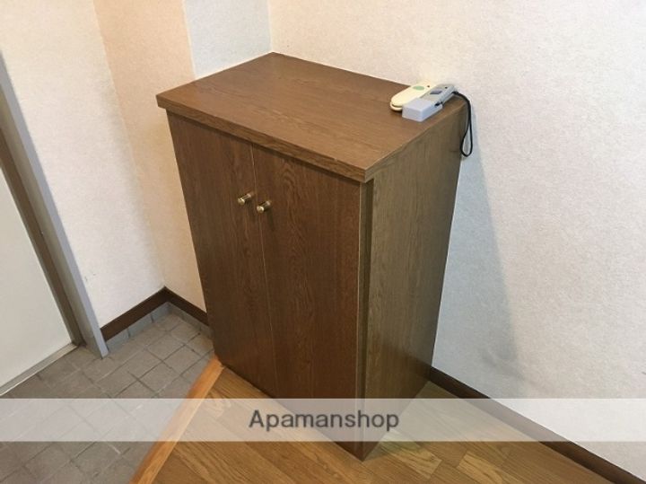 第二尾田ビル203の玄関