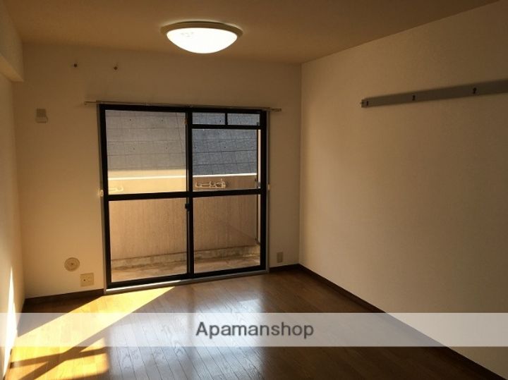 第二尾田ビル203の居間