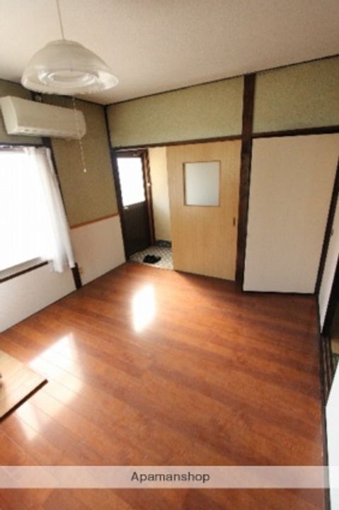 石原アパート201の居間