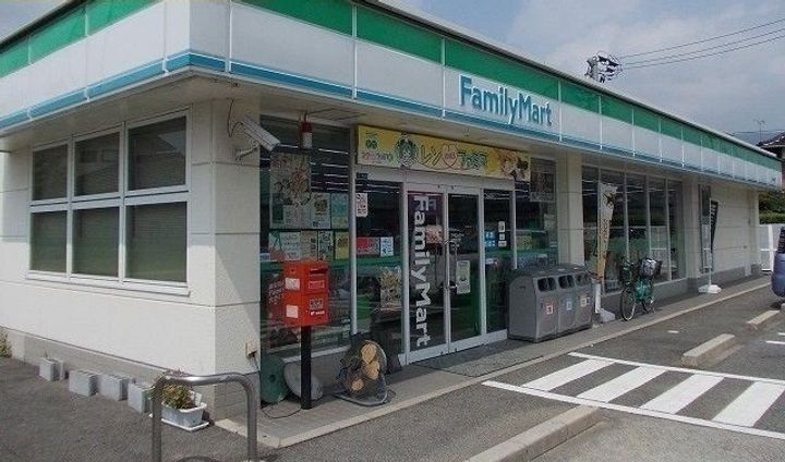 フレスクーラの周辺