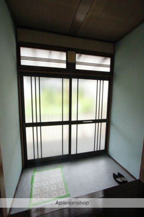 広島県呉市内神町の賃貸アパートの玄関