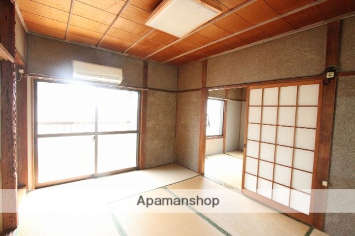 広島県呉市内神町の賃貸アパートの居間