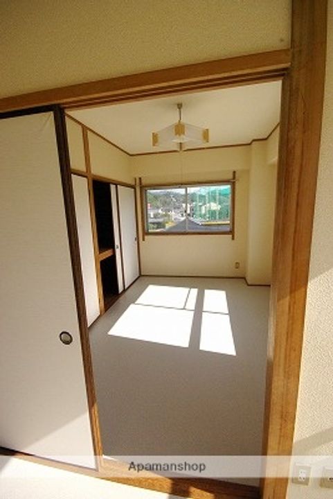 二間ビル303の居間