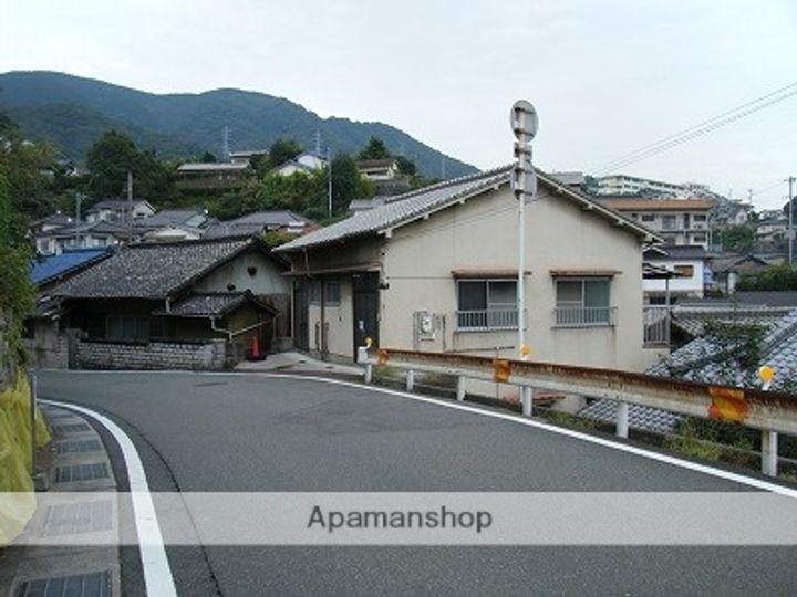 広島県呉市平原町の賃貸アパート左の外観