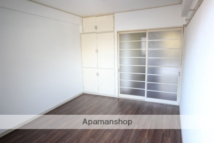 広島県広島市中区舟入中町の賃貸マンションの居間