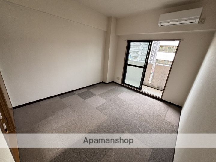 広島県広島市安佐南区中須1丁目の賃貸マンションの居間