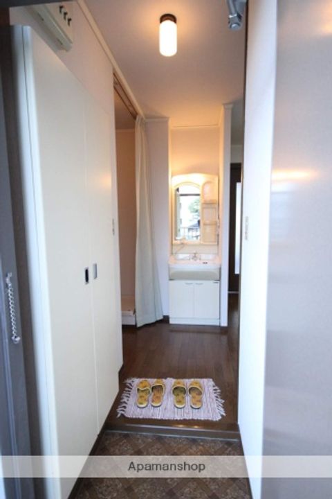 広島県広島市佐伯区旭園の賃貸アパートの玄関