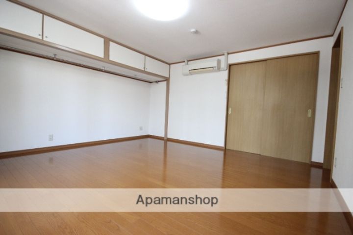 広島県広島市中区大手町5丁目の賃貸マンション202の居間