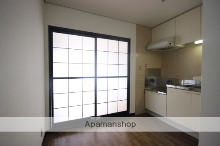 広島県広島市東区牛田本町5丁目の賃貸アパートの居間